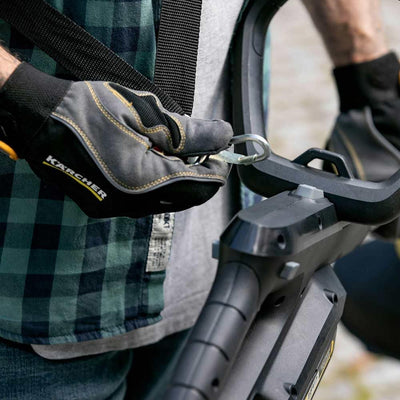 Kärcher 18 V Akku-Unkrautentferner WRE 18-55, Nylonborsten-Kopf mit max. 2.800 U/min, schwenkbarer Reinigungskopf, Teleskopstiel, verwendbar mit dem Kärcher 18-V-Akku, ohne Akku