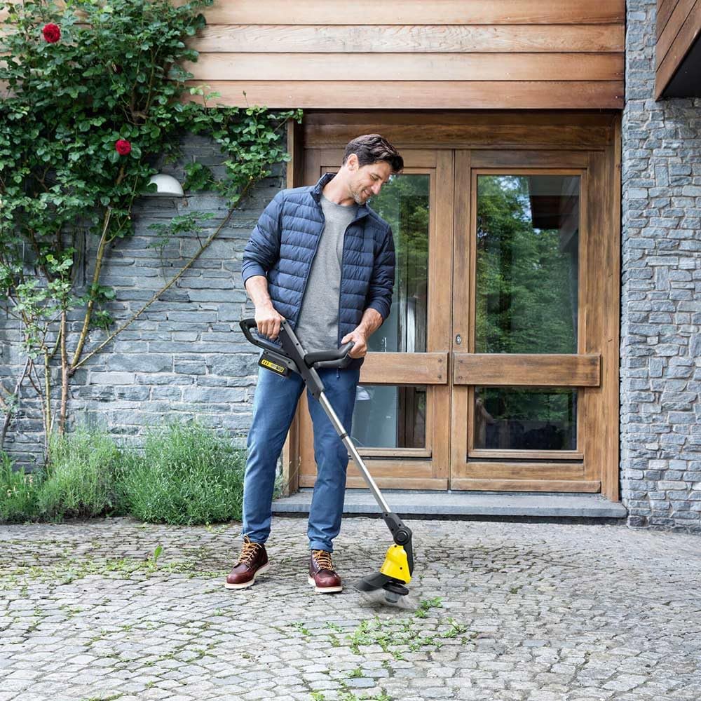 Kärcher 18 V Akku-Unkrautentferner WRE 18-55, Nylonborsten-Kopf mit max. 2.800 U/min, schwenkbarer Reinigungskopf, Teleskopstiel, verwendbar mit dem Kärcher 18-V-Akku, ohne Akku