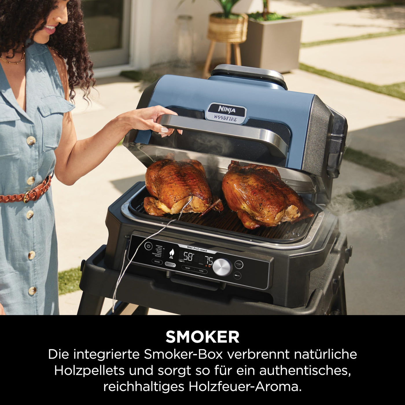 Ninja Woodfire Pro Connect XL Elektrischer BBQ Smoker Grill, App-Steuerung, digitaler Temperaturfühler, Rippenrost, Deckel, großer 7-in-1 Outdoor Grill & Heißluftfritteuse, blau & schwarz OG901EUAMZ