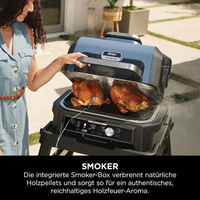 Ninja Woodfire Pro Connect XL Elektrischer BBQ Smoker Grill, App-Steuerung, digitaler Temperaturfühler, Rippenrost, Deckel, großer 7-in-1 Outdoor Grill & Heißluftfritteuse, blau & schwarz OG901EUAMZ