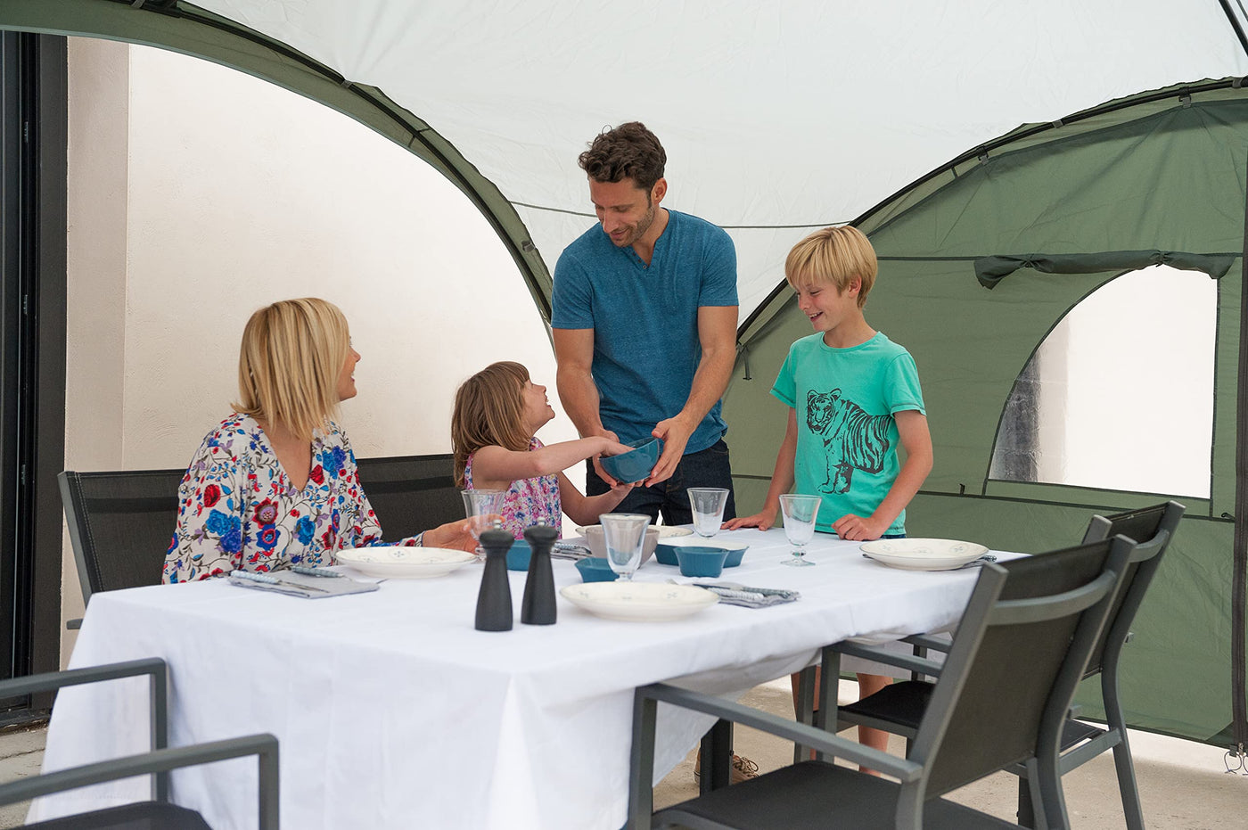 Coleman Event Shelter Pavillon, Regen- und Sonnenschutz Gartenpavillon für Partys, Strände, Festivals, Sportveranstaltungen oder Campingplätze, Stabile Stahlstangen Konstruktion, Hoher UV- Schutz