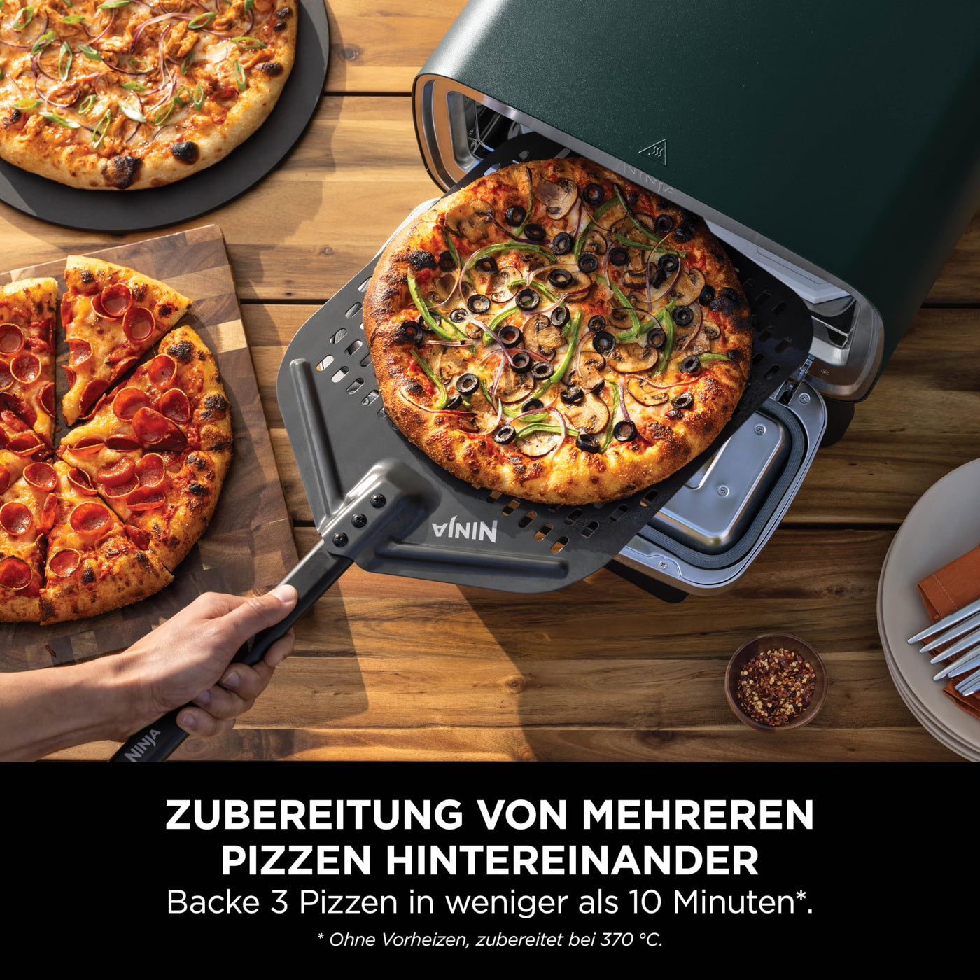 Ninja Artisan Outdoor-Pizzaofen und Heißluftfritteuse, 4 Funktionen, Servierbrett, Pizza-Wiegemesser, 30-cm-Pizzastein, Pizzaschale, Backblech und Heißluft-Fritteusen-Korb, Grün MO201AMZEU